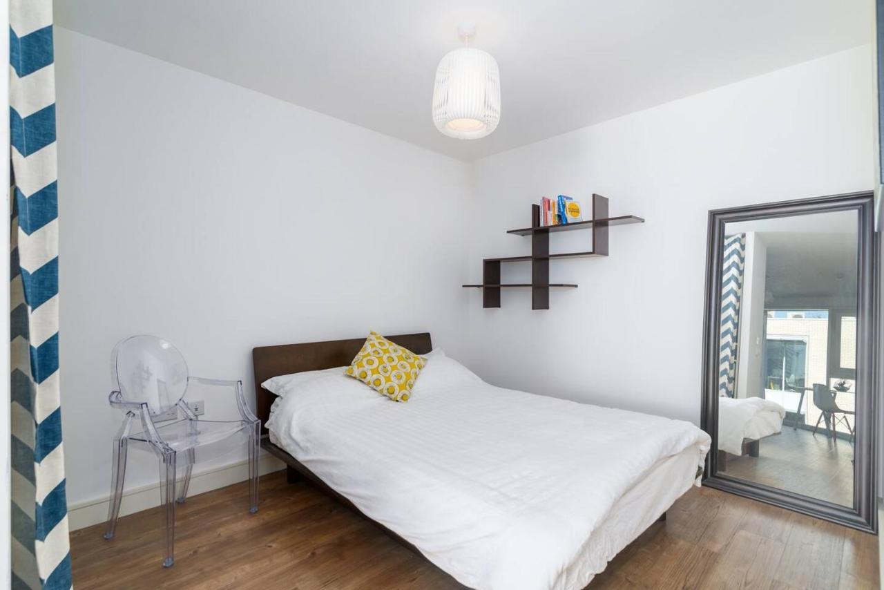 Joivy Lovely Studio Flat With Terrace In Southeast Londra Esterno foto
